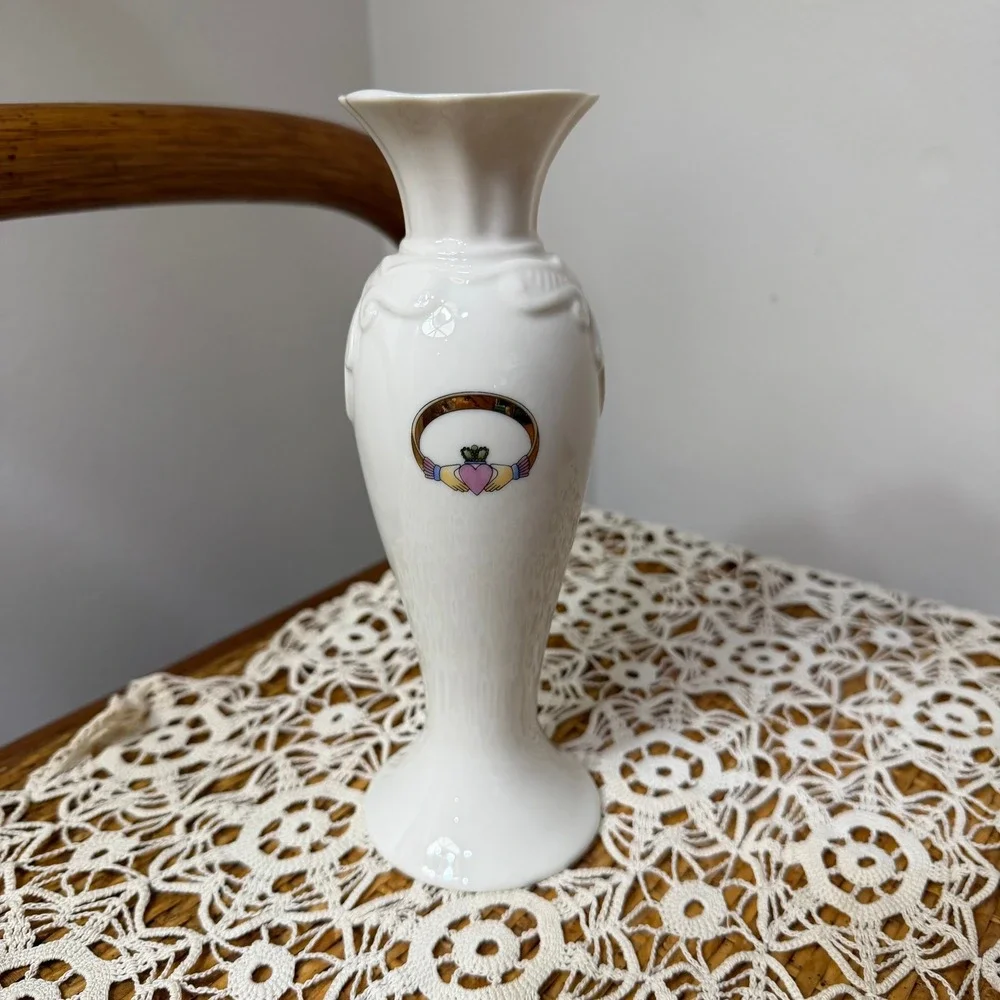 Donegal Parian China Claddagh Ring Bud Vase Ireland Millennium 2000 Ivory 8in